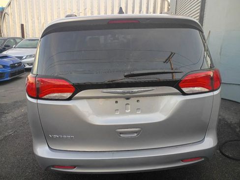 Used 2021 Chrysler Voyager Lxi FWD image 5