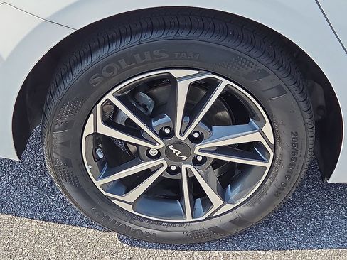 Used 2023 Kia Forte LXS FWD image 7