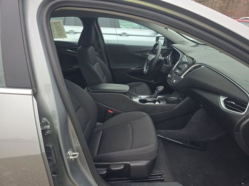 Used 2024 Chevrolet Malibu LT image 24