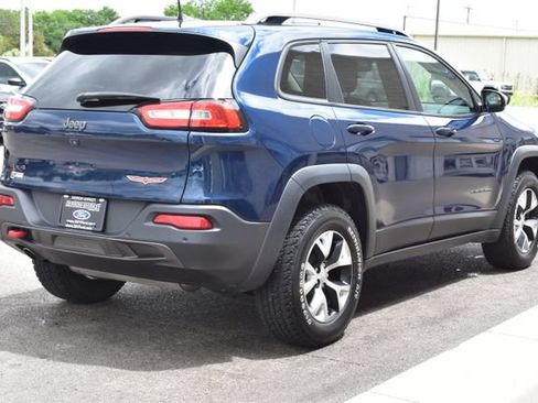 Used 2018 Jeep Cherokee Trailhawk w/ Cold Weather Group AWD/4WD image 11