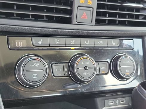 Used 2024 Volkswagen Jetta SE FWD image 30