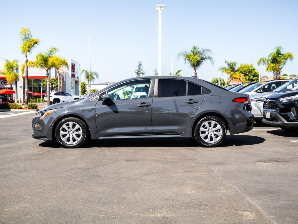 Used 2024 Toyota Corolla LE FWD image 4