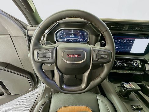 Used 2024 GMC Sierra 1500 AT4 w/ Technology Package AWD/4WD image 11