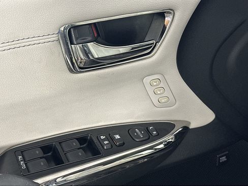 Used 2016 Toyota Avalon Limited image 17