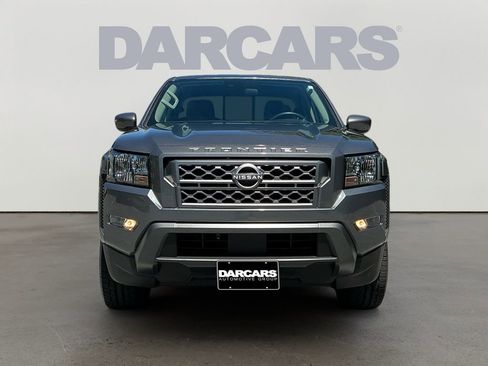 Used 2022 Nissan Frontier SV RWD image 2