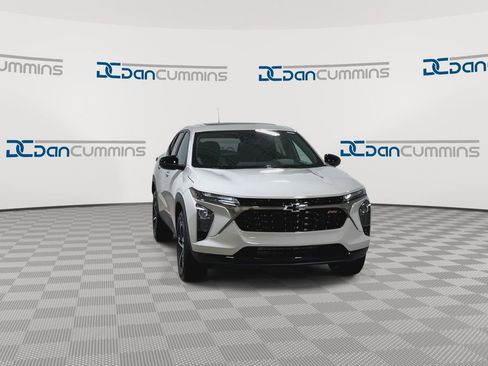 New 2026 Chevrolet Trax RS w/ Sunroof Package image 3