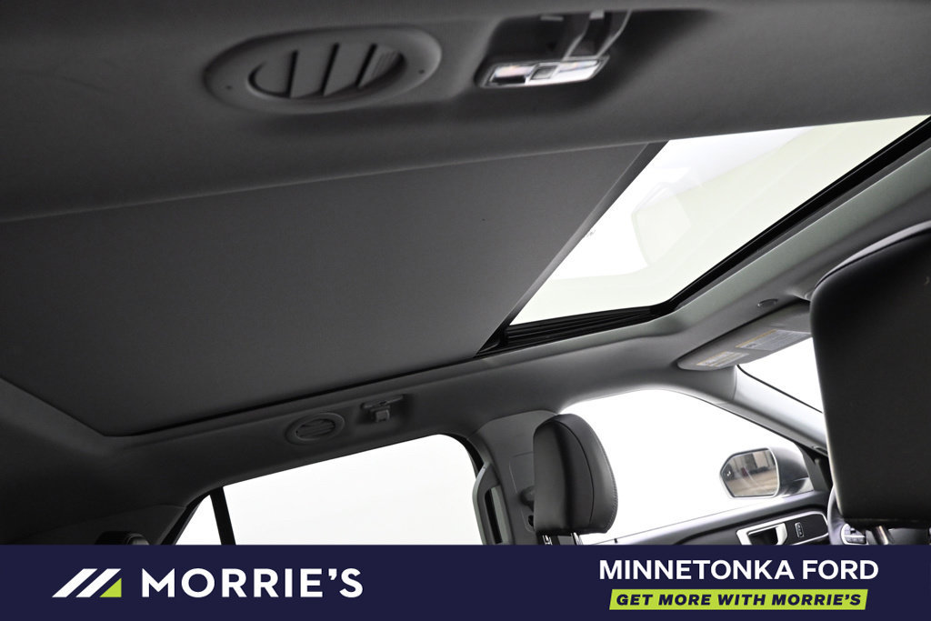 Used 2023 Ford Explorer XLT w/ Equipment Group 202A AWD/4WD image 17