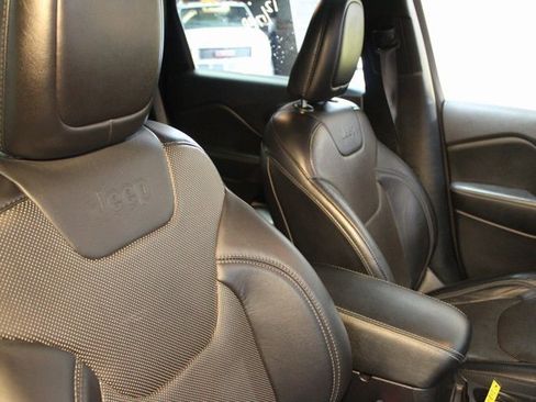 Used 2019 Jeep Cherokee Limited w/ Luxury Group image 11