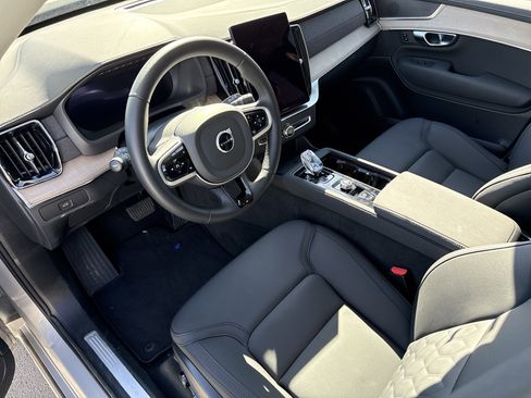 Used 2025 Volvo XC90 B6 Plus image 17