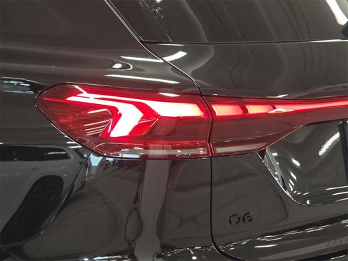 New 2025 Audi Q6 e-tron Premium image 25