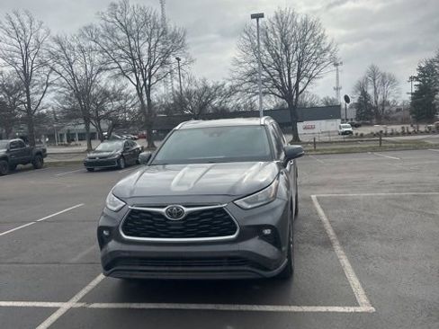 Used 2020 Toyota Highlander XLE image 4