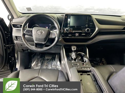 Used 2021 Toyota Highlander XLE image 26