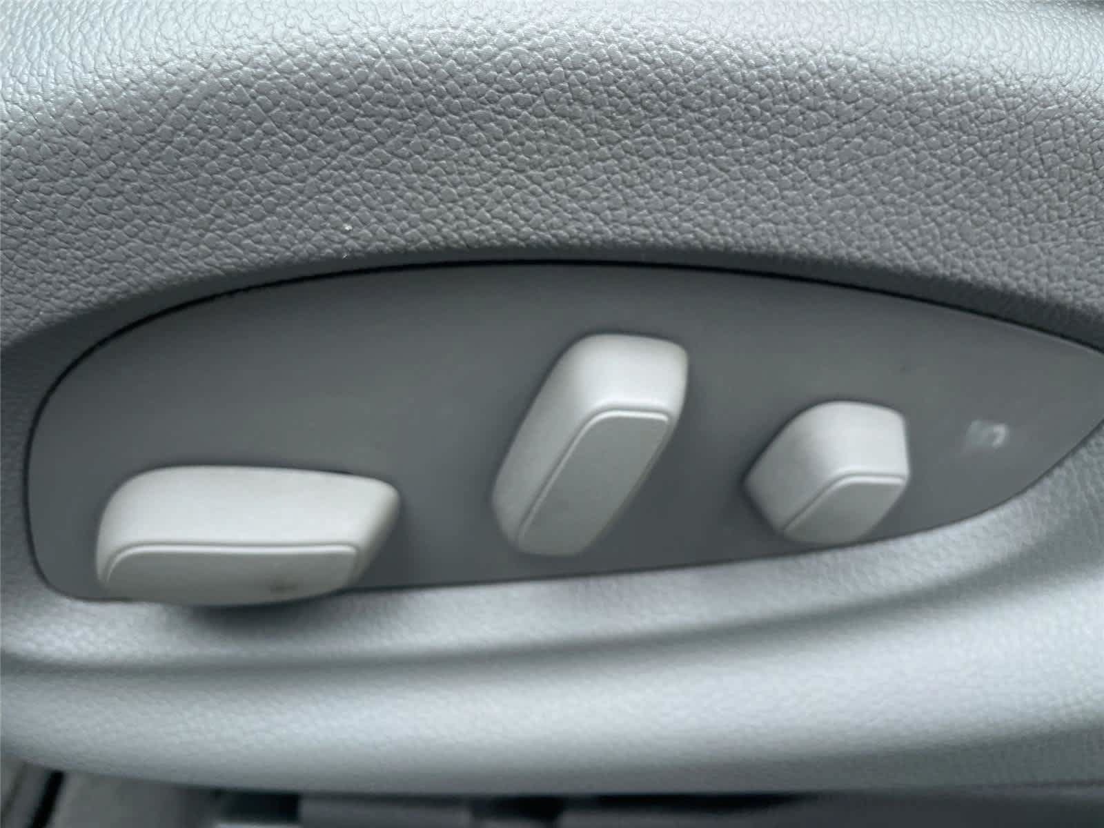 Used 2014 Chevrolet Impala LT w/ Premium Seating Package FWD image 13