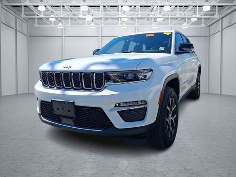 Used 2025 Jeep Grand Cherokee Limited AWD/4WD image 1