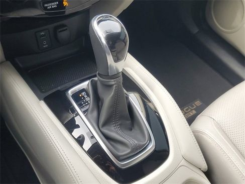 Used 2018 Nissan Rogue Sport SL image 26