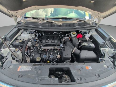 Used 2018 Ford Explorer Limited w/ Equipment Group 301A FWD image 10