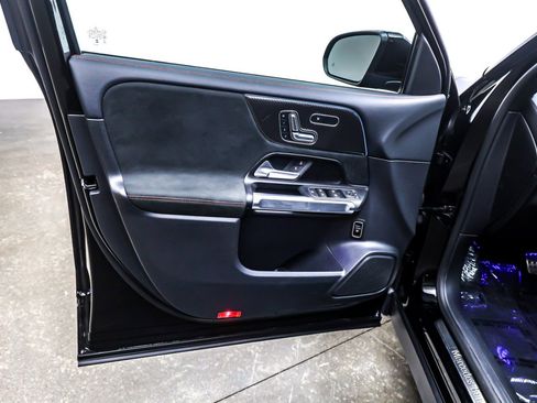 Used 2024 Mercedes-Benz GLB 250 image 20