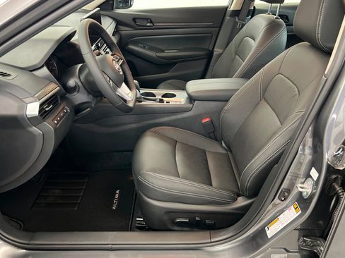 New 2026 Nissan Altima 2.5 SV FWD image 17