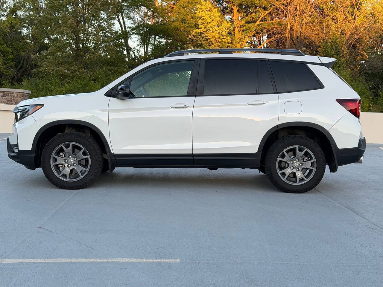 Used 2024 Honda Passport TrailSport image 3
