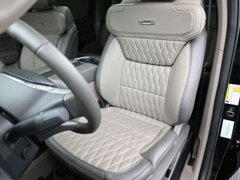 Used 2025 Ford F250 Platinum w/ Platinum Plus Package image 21