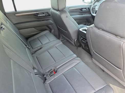 Used 2025 Chevrolet Suburban Z71 image 11