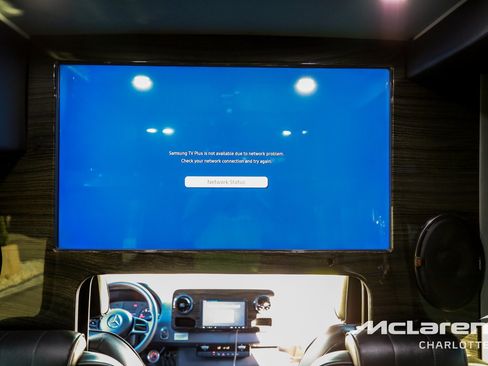 Used 2020 Mercedes-Benz Sprinter 3500 w/ Windows All Around Package image 27