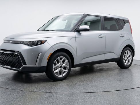 Used 2025 Kia Soul LX w/ LX Technology Package FWD image 3