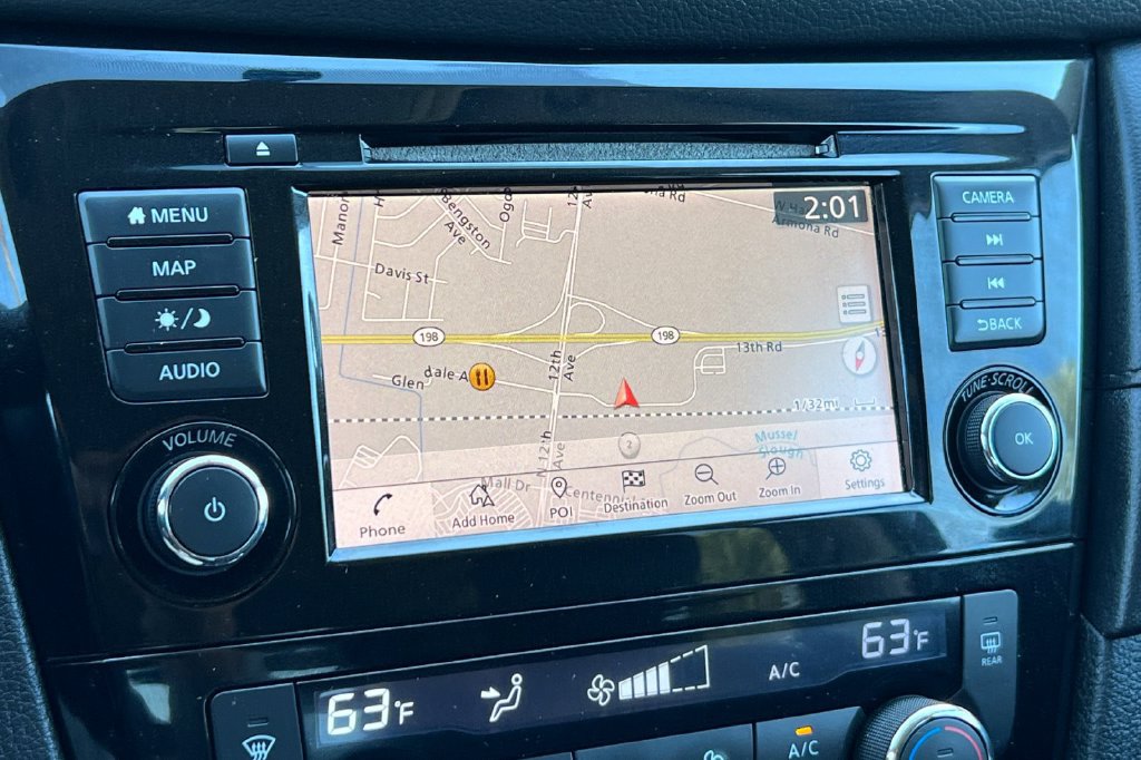 Used 2018 Nissan Rogue SV w/ Sun & Sound Touring Package FWD image 22