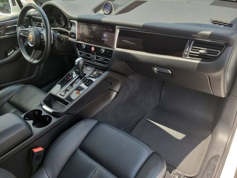 Used 2024 Porsche Macan Turbo AWD/4WD image 36