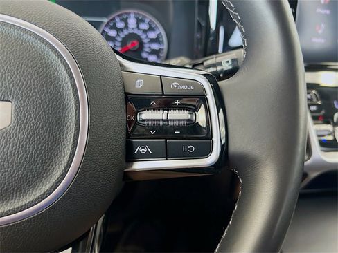 Used 2023 Kia Sorento LX image 34