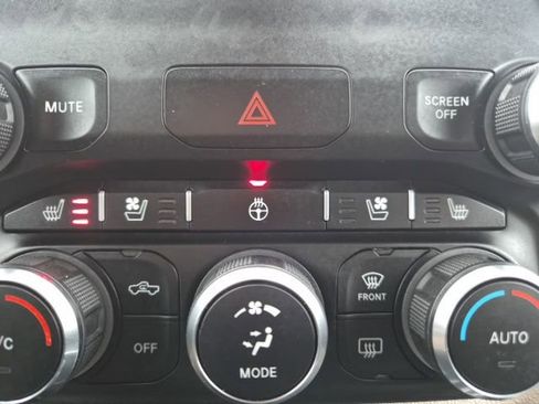 Used 2019 RAM 1500 Laramie AWD/4WD image 29