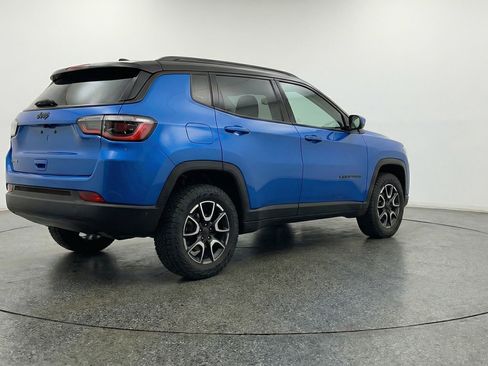 Used 2025 Jeep Compass Trailhawk AWD/4WD image 9