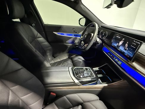 Used 2023 BMW 740i w/ Parking Assistance Package RWD image 59