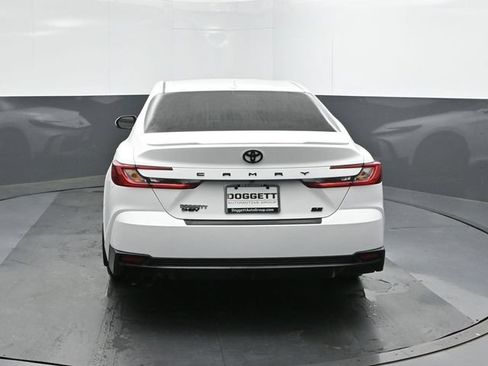 Used 2025 Toyota Camry SE w/ Convenience Package FWD image 8
