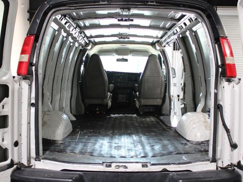 Used 2018 Chevrolet Express 2500 w/ Driver Convenience Package image 19