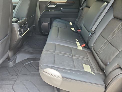 Used 2025 Chevrolet Silverado 2500 High Country w/ Technology Package AWD/4WD image 25