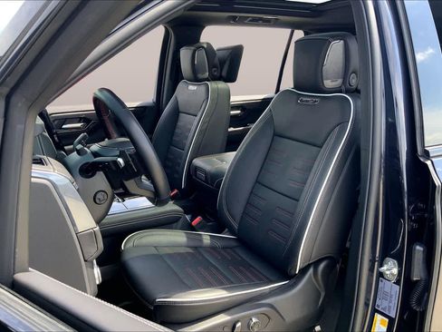 Used 2025 GMC Yukon XL AT4 Ultimate AWD/4WD image 7