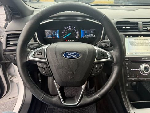 Used 2019 Ford Fusion Energi Titanium FWD image 17