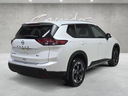 Used 2024 Nissan Rogue SV w/ SV Premium Package FWD image 16