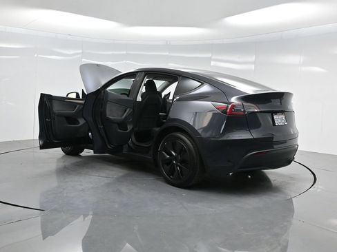 Used 2025 Tesla Model Y Long Range AWD/4WD image 52