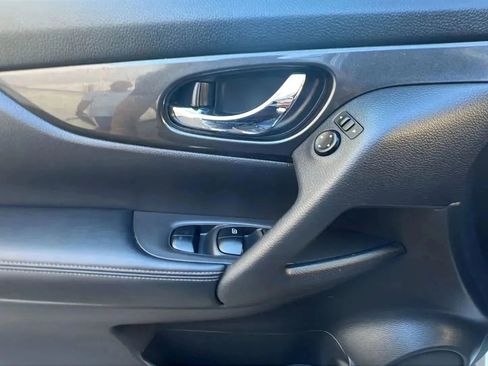 Used 2019 Nissan Rogue SV AWD/4WD image 23
