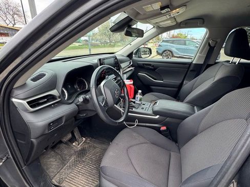 Used 2021 Toyota Highlander LE AWD/4WD image 6