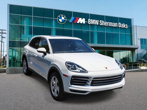 Used 2023 Porsche Cayenne Platinum Edition AWD/4WD image 3