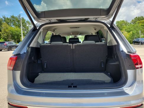 Used 2024 Volkswagen Tiguan SE FWD image 9
