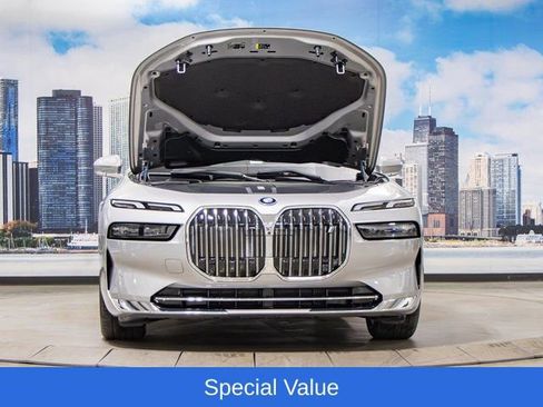 Used 2025 BMW i7 xDrive60 w/ Premium Package AWD/4WD image 4