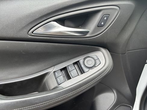Used 2025 Buick Encore GX Preferred FWD image 18