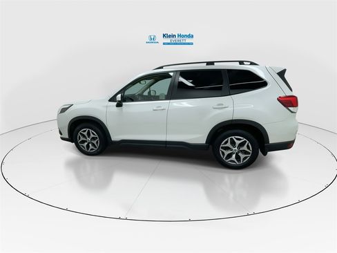 Used 2022 Subaru Forester Premium image 7