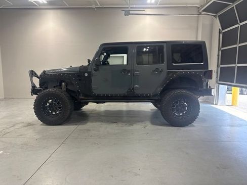 Used 2014 Jeep Wrangler Unlimited Rubicon w/ Max Tow Package AWD/4WD image 10
