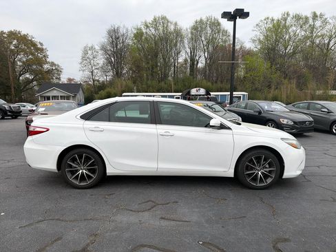 Used 2017 Toyota Camry XSE w/ Moonroof Package FWD image 7