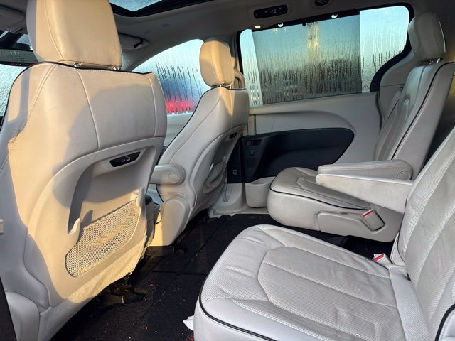 Used 2021 Chrysler Pacifica Limited AWD/4WD image 10
